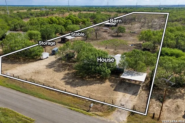 6820 COUGHRAN RD Pleasanton, TX 78064