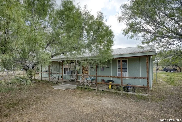 6820 COUGHRAN RD Pleasanton, TX 78064