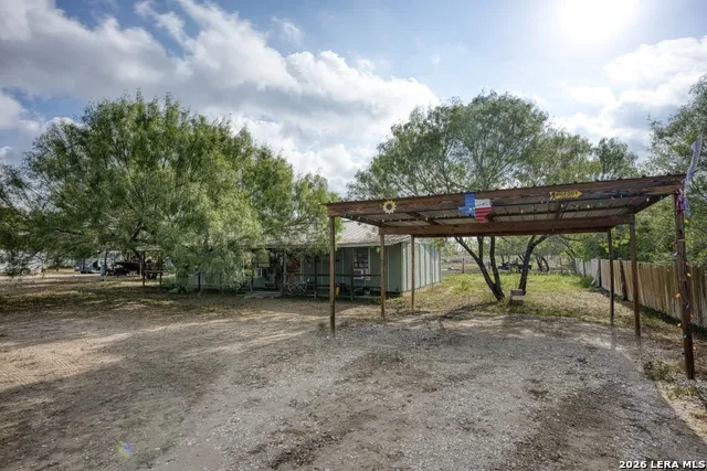 6820 COUGHRAN RD Pleasanton, TX 78064