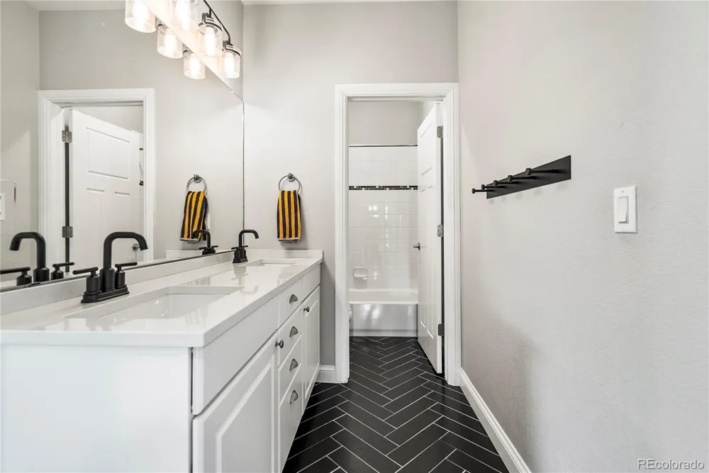 9237 E 4th Place Denver, CO 80230