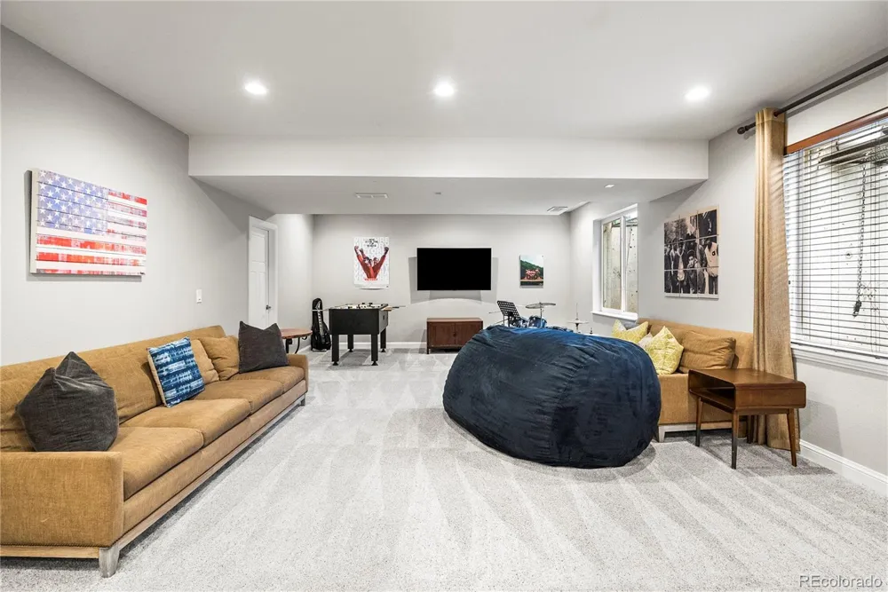 9237 E 4th Place Denver, CO 80230