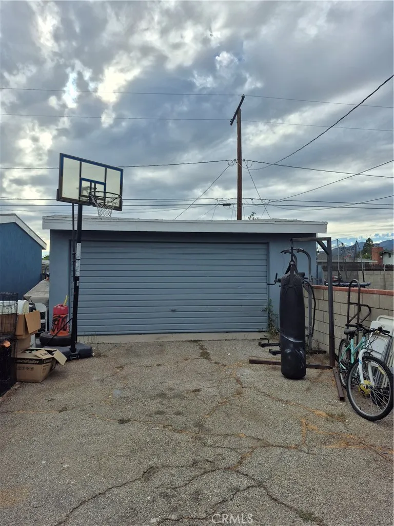 419 E Lee Azusa, CA 91702
