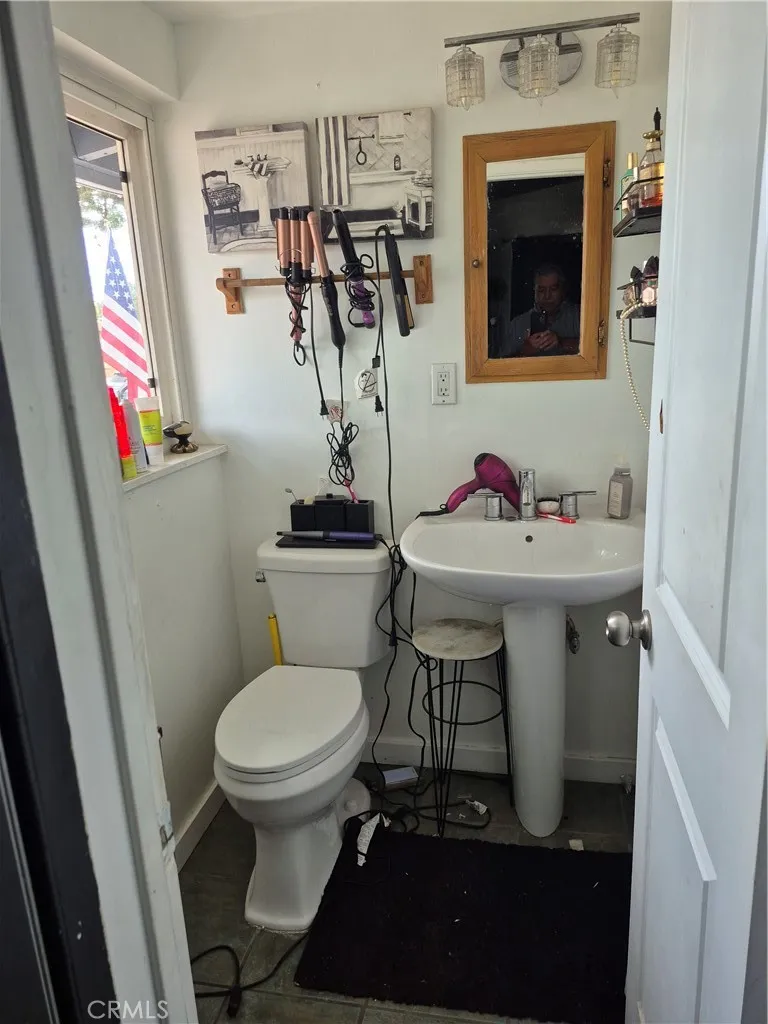 419 E Lee Azusa, CA 91702