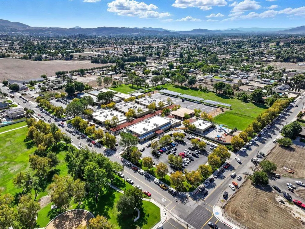 43154 Parkway Avenue Hemet, CA 92544