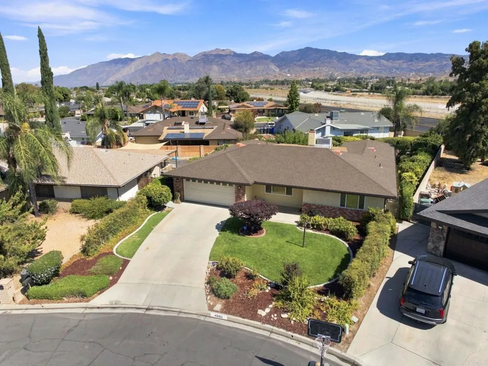 43154 Parkway Avenue Hemet, CA 92544