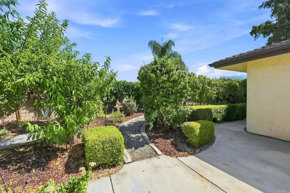 43154 Parkway Avenue Hemet, CA 92544