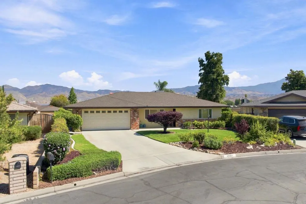 43154 Parkway Avenue Hemet, CA 92544