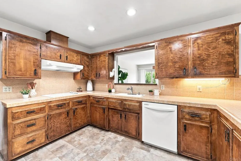 43154 Parkway Avenue Hemet, CA 92544