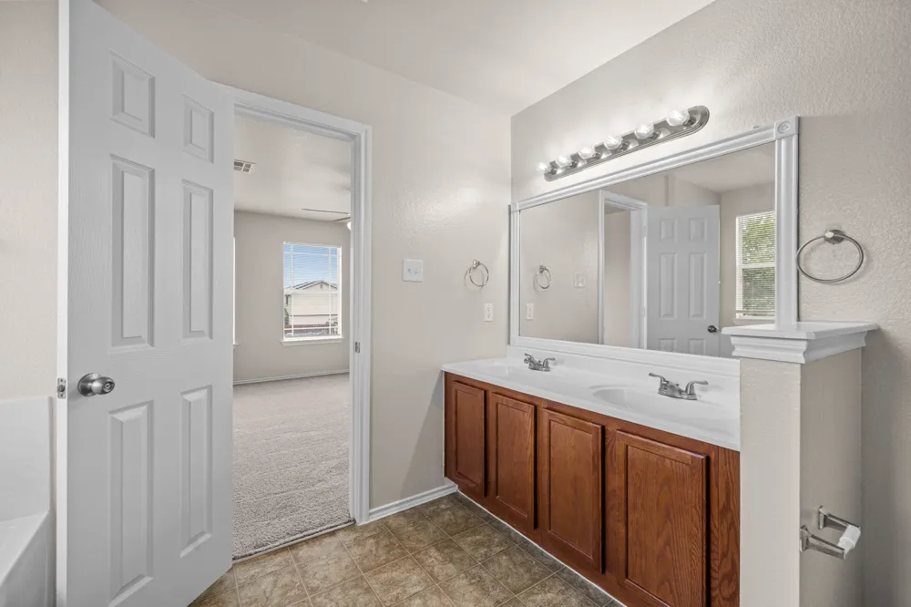 605 Decker Drive Hutto, TX 78634