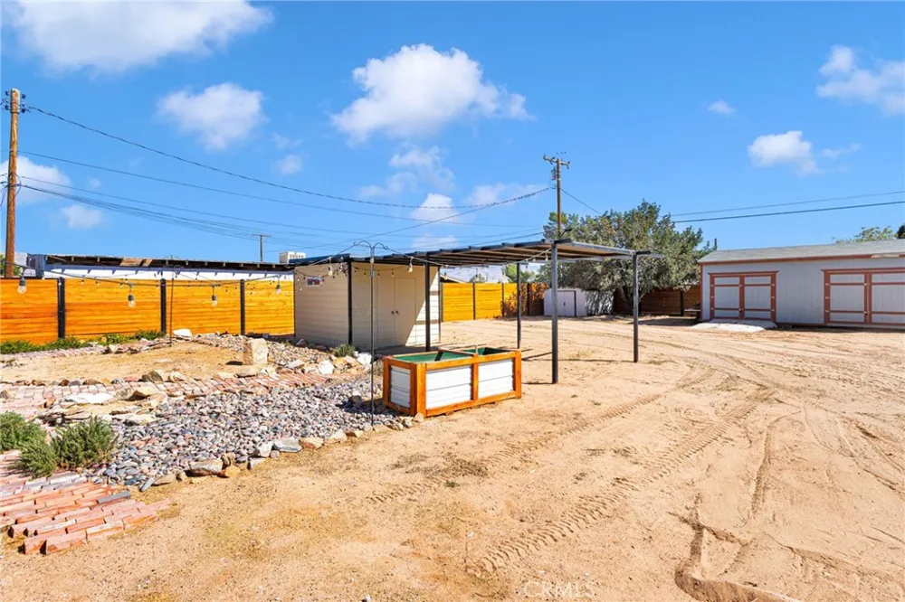 13861 Osage Apple Valley, CA 92307