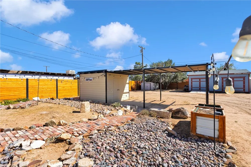 13861 Osage Apple Valley, CA 92307