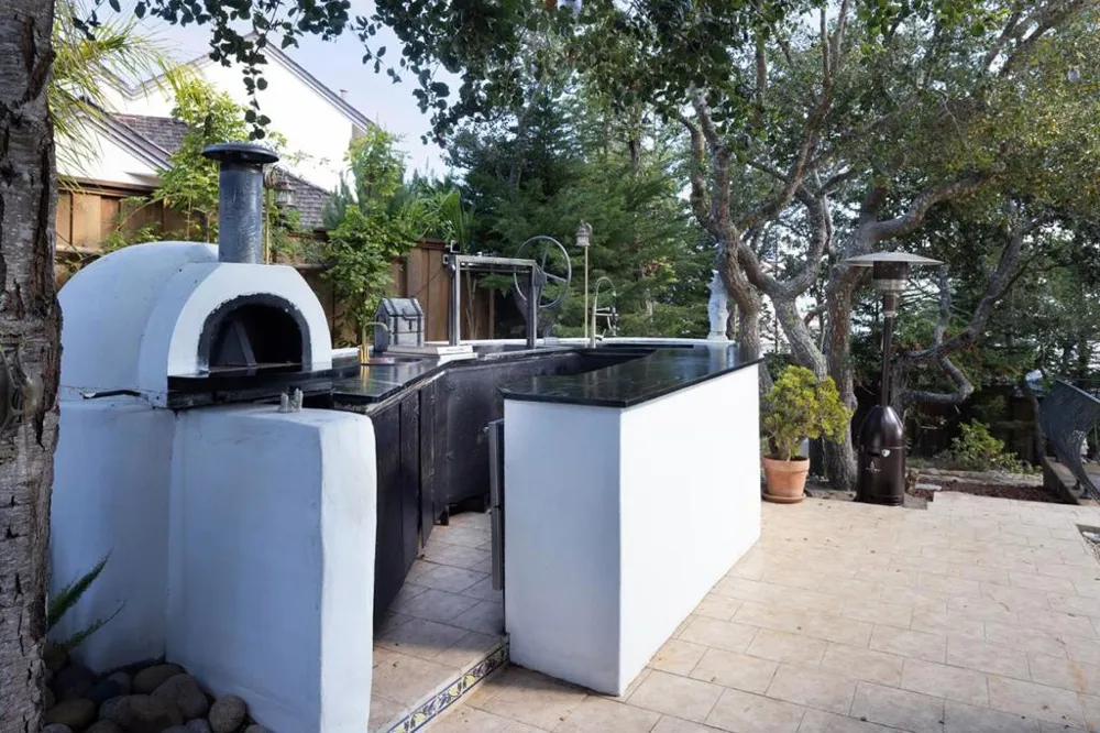 400 Dry Creek Road Monterey, CA 93940