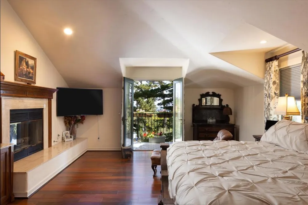 400 Dry Creek Road Monterey, CA 93940