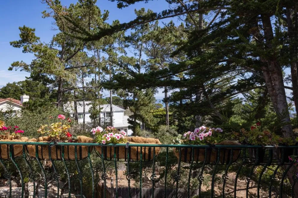 400 Dry Creek Road Monterey, CA 93940