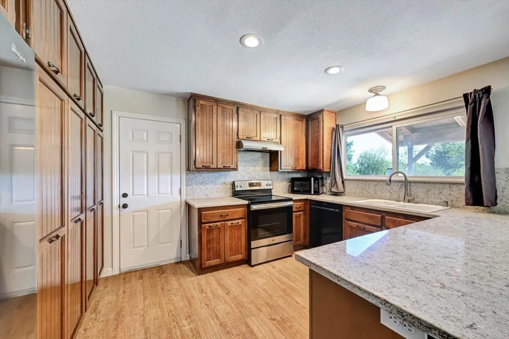 15436 Las Manzanitas Road Ramona, CA 92065