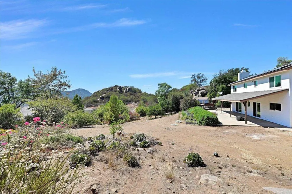 15436 Las Manzanitas Road Ramona, CA 92065