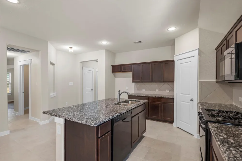 40315 S Hill Pass Magnolia, TX 77354