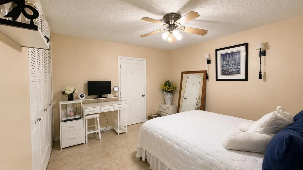 5780 W FERNLEY DRIVE W #101 West Palm Beach, FL 33415