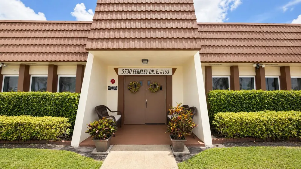 5780 W FERNLEY DRIVE W #101 West Palm Beach, FL 33415