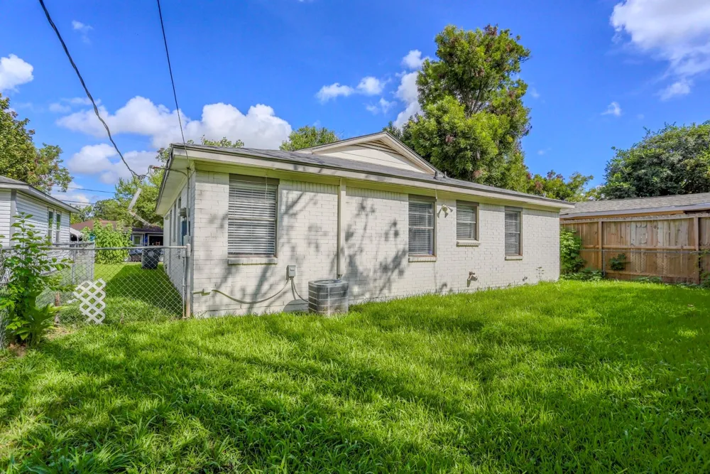 511 Guyer Street Sugar Land, TX 77498