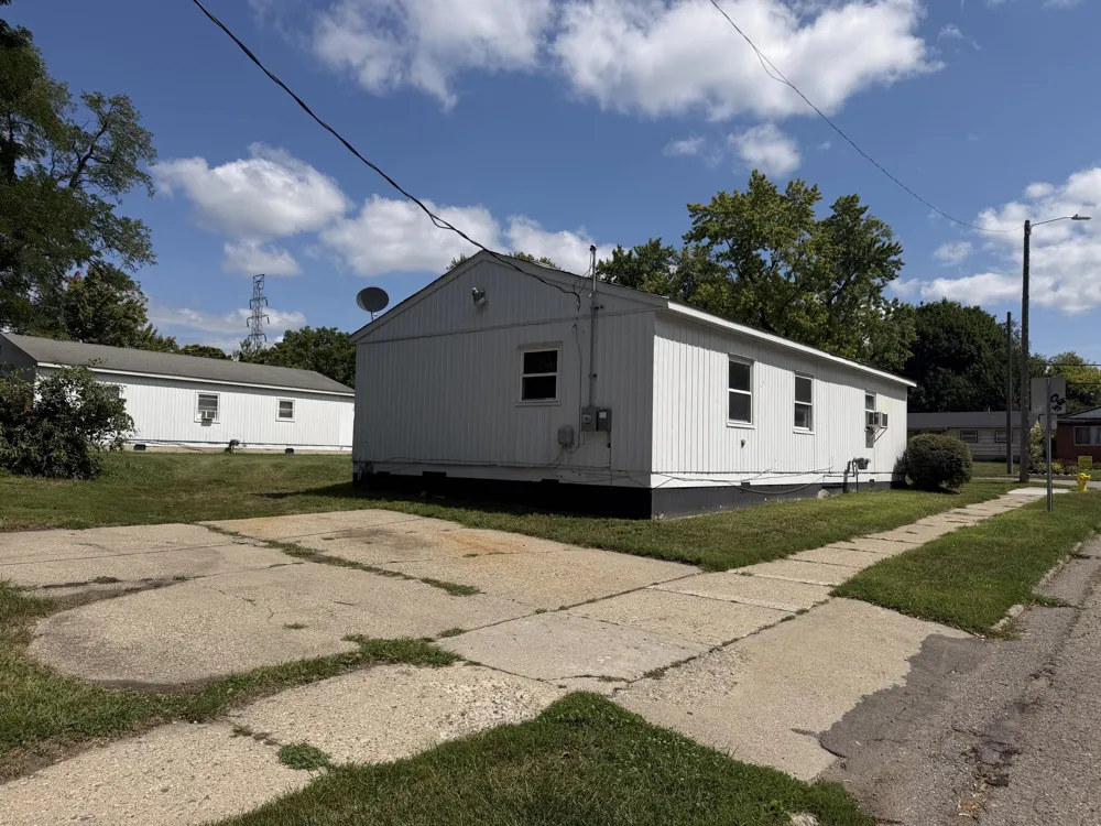 418 Franklin Road Pontiac, MI 48341