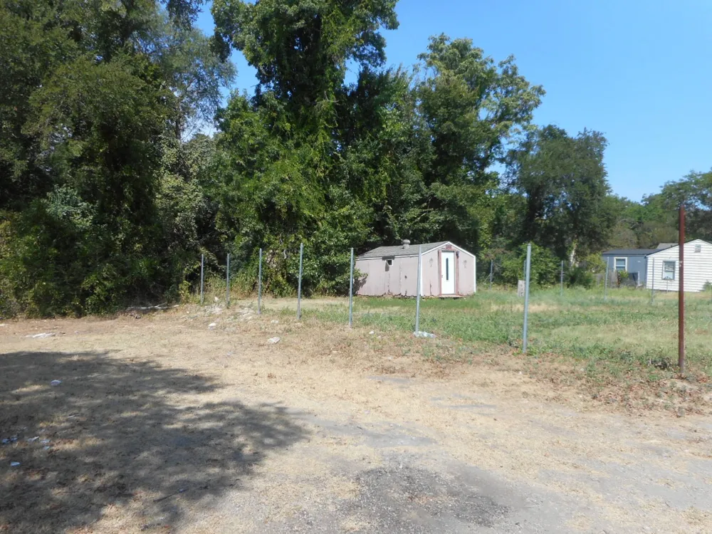 861 WIXOM LANE Dallas, TX 75217