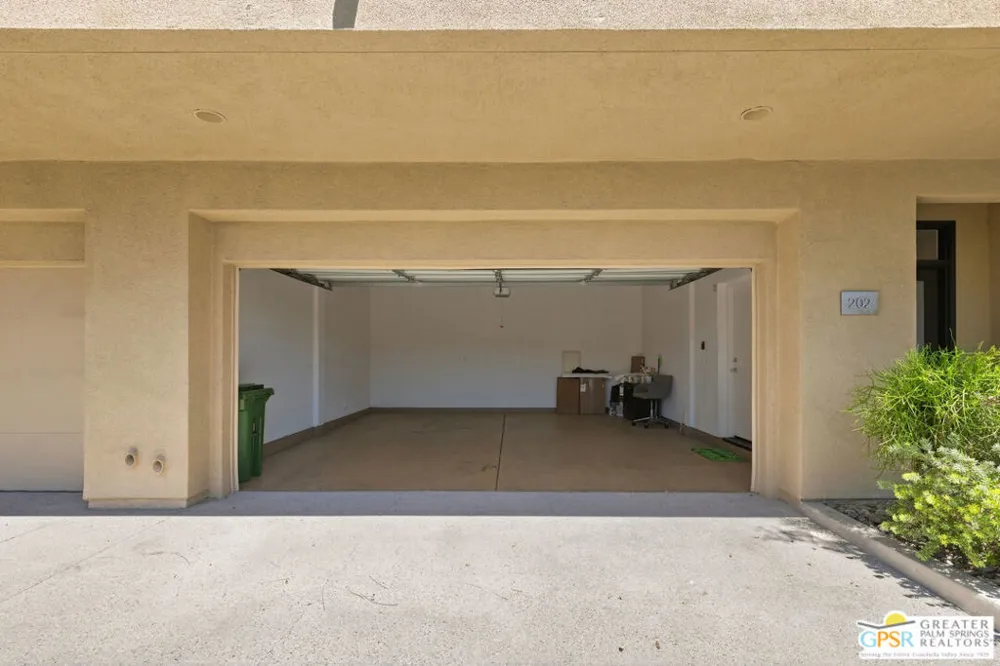 870 E Palm Canyon Drive #202 Palm Springs, CA 92264