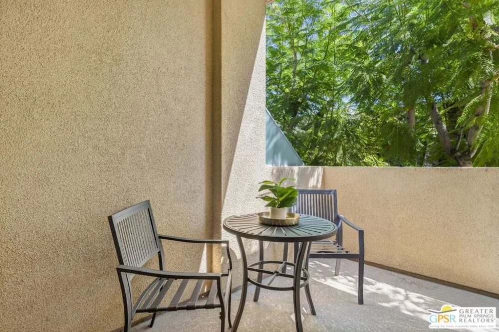 870 E Palm Canyon Drive #202 Palm Springs, CA 92264