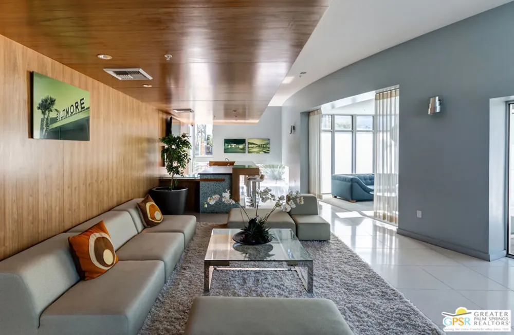 870 E Palm Canyon Drive #202 Palm Springs, CA 92264