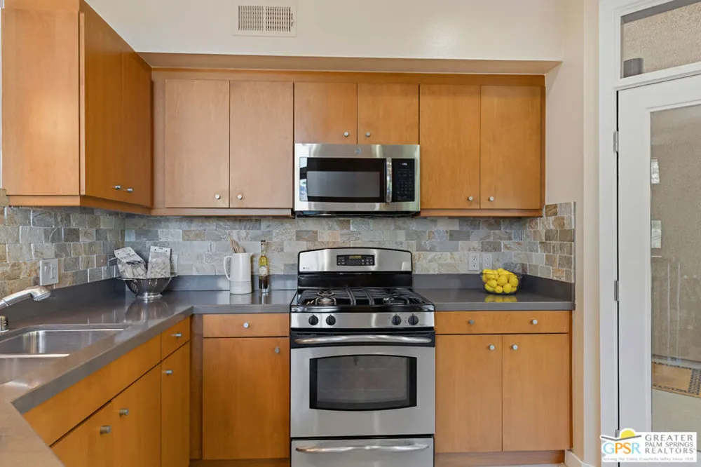 870 E Palm Canyon Drive #202 Palm Springs, CA 92264
