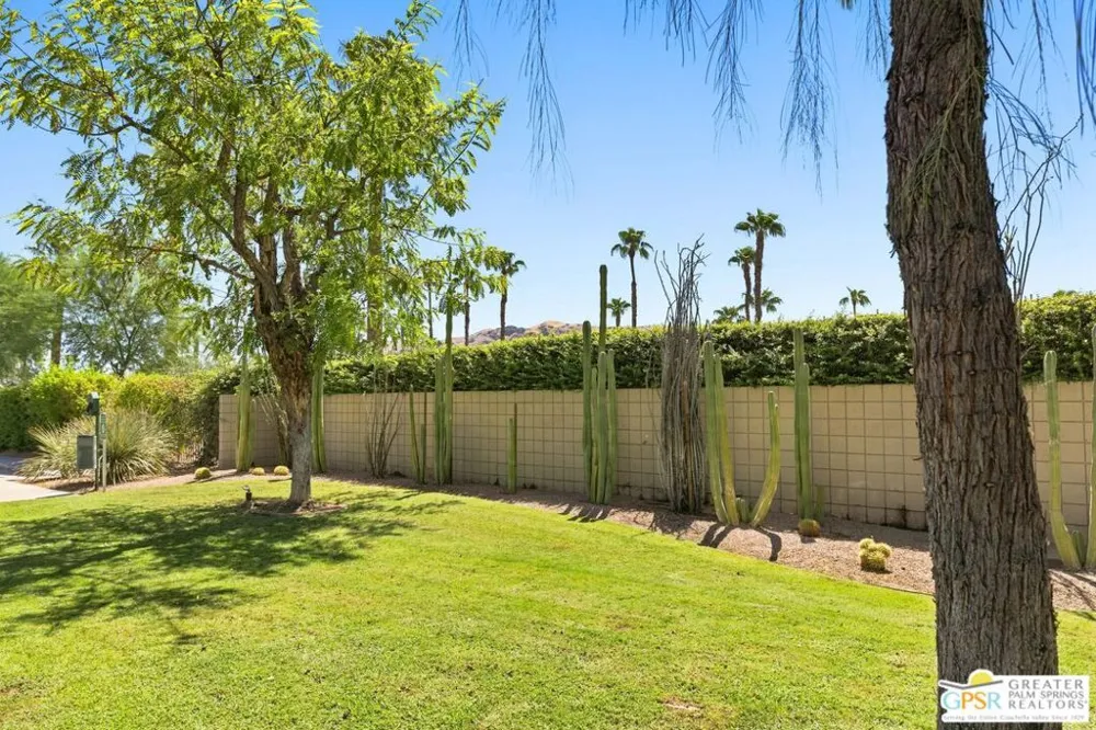 870 E Palm Canyon Drive #202 Palm Springs, CA 92264
