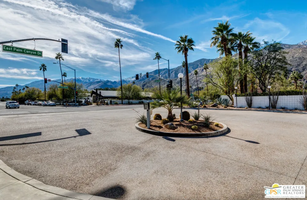870 E Palm Canyon Drive #202 Palm Springs, CA 92264