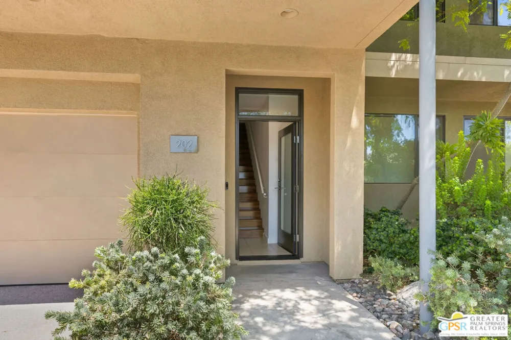 870 E Palm Canyon Drive #202 Palm Springs, CA 92264