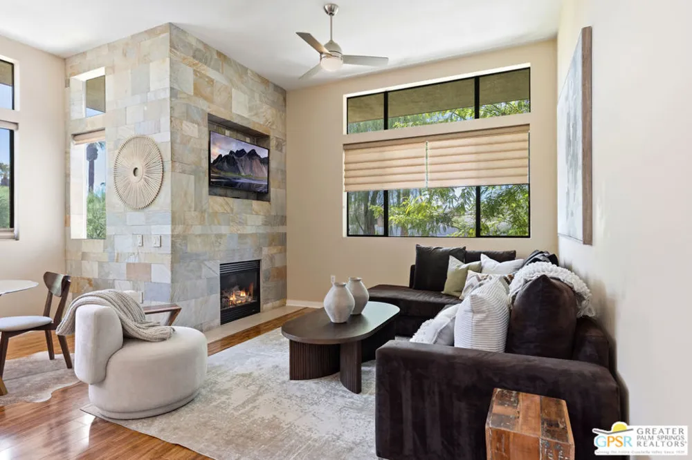 870 E Palm Canyon Drive #202 Palm Springs, CA 92264