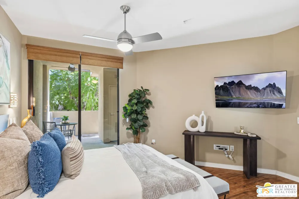 870 E Palm Canyon Drive #202 Palm Springs, CA 92264