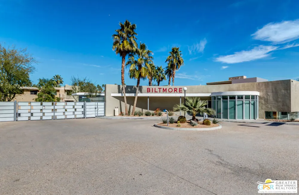 870 E Palm Canyon Drive #202 Palm Springs, CA 92264