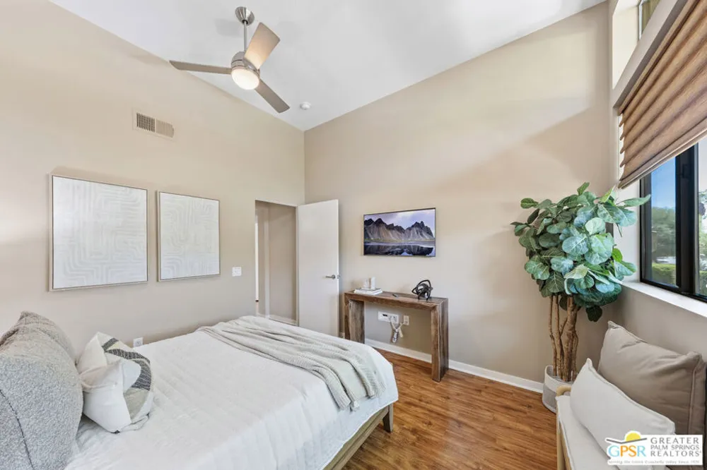 870 E Palm Canyon Drive #202 Palm Springs, CA 92264