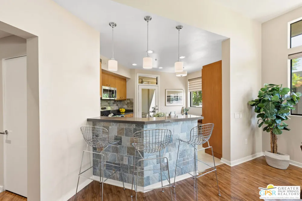 870 E Palm Canyon Drive #202 Palm Springs, CA 92264