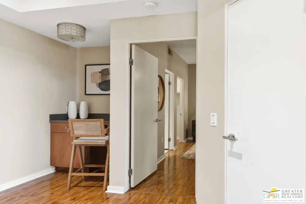 870 E Palm Canyon Drive #202 Palm Springs, CA 92264