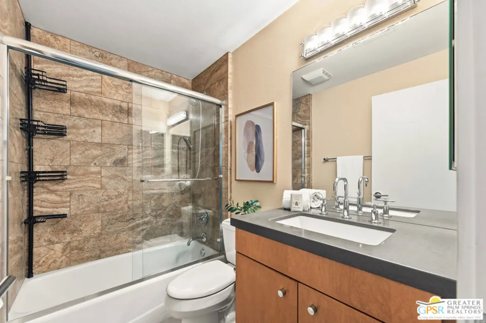 870 E Palm Canyon Drive #202 Palm Springs, CA 92264