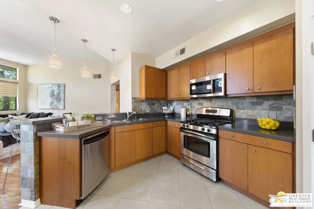 870 E Palm Canyon Drive #202 Palm Springs, CA 92264