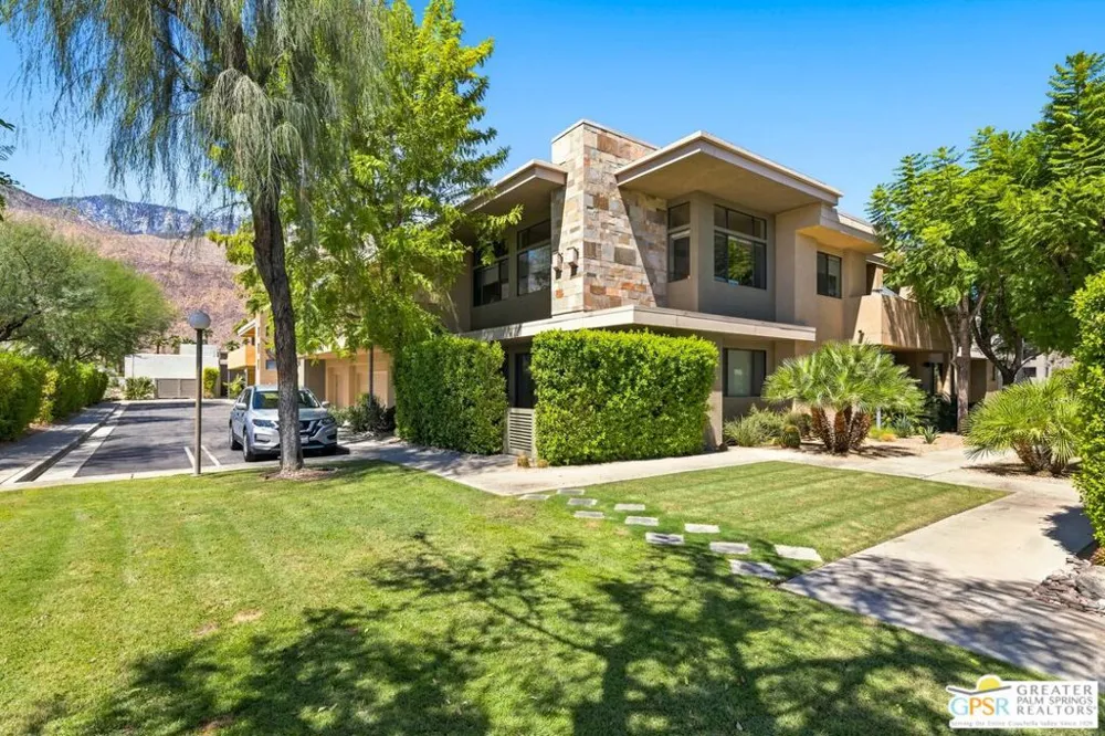 870 E Palm Canyon Drive #202 Palm Springs, CA 92264
