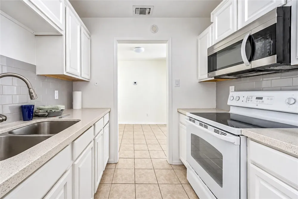 9707 Richmond Avenue #14 Houston, TX 77042