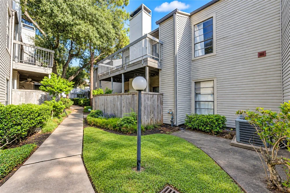 9707 Richmond Avenue #14 Houston, TX 77042