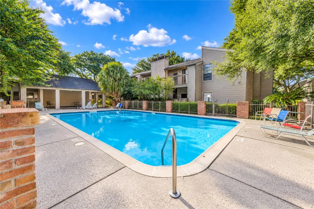 9707 Richmond Avenue #14 Houston, TX 77042