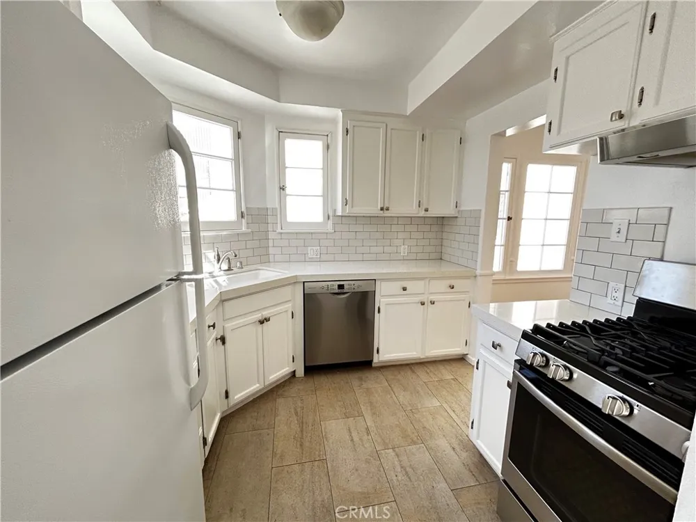 935 S Alandele Avenue Los Angeles, CA 90036