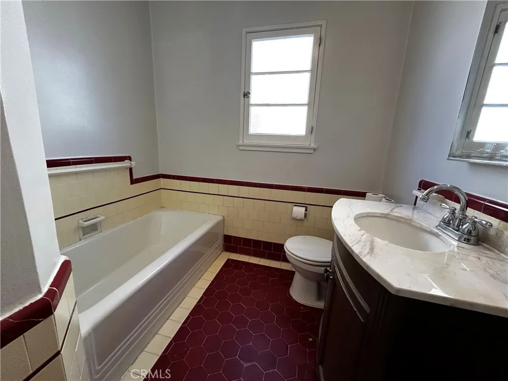 935 S Alandele Avenue Los Angeles, CA 90036