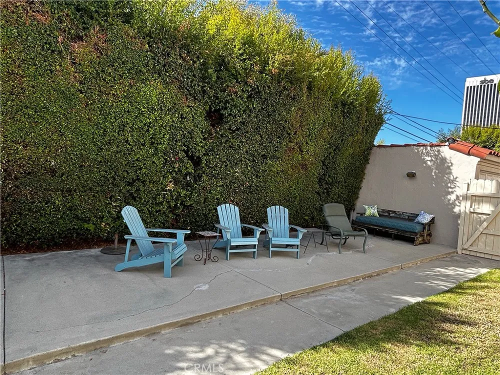 935 S Alandele Avenue Los Angeles, CA 90036