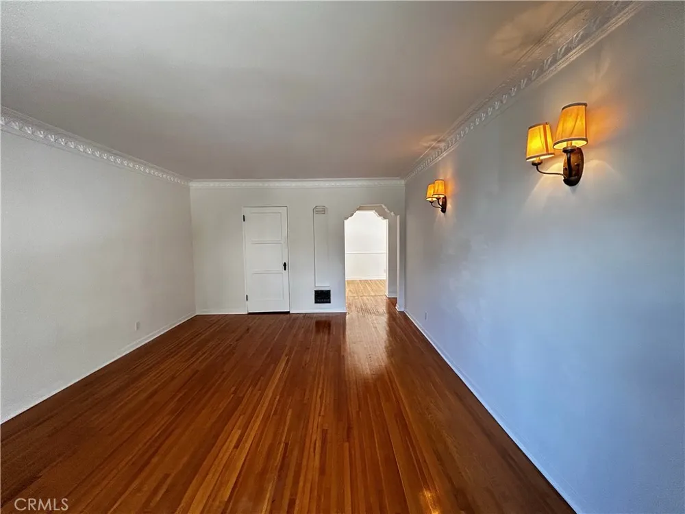935 S Alandele Avenue Los Angeles, CA 90036