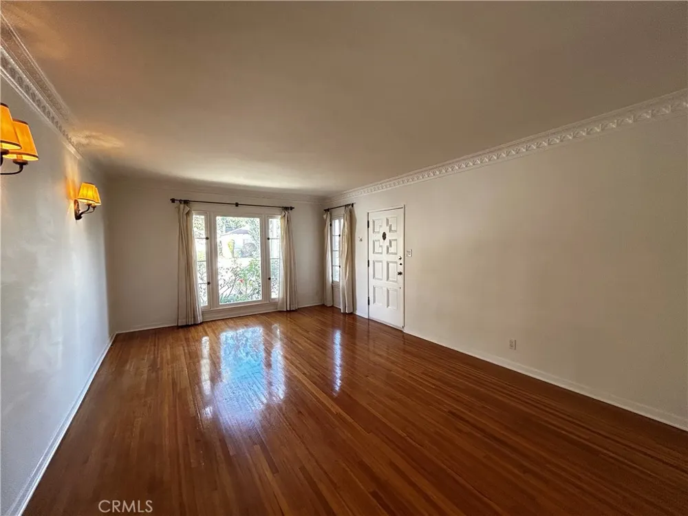 935 S Alandele Avenue Los Angeles, CA 90036